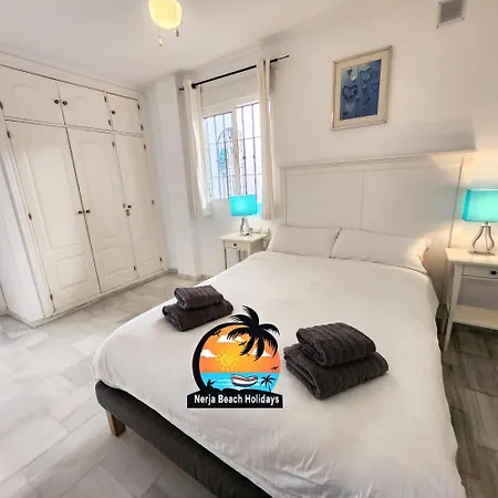Modern 3 Bedroom Near Burriana Apartment